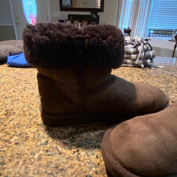 UGG classic short Brown boots  style 5825 🥾 - Picture 6 of 8